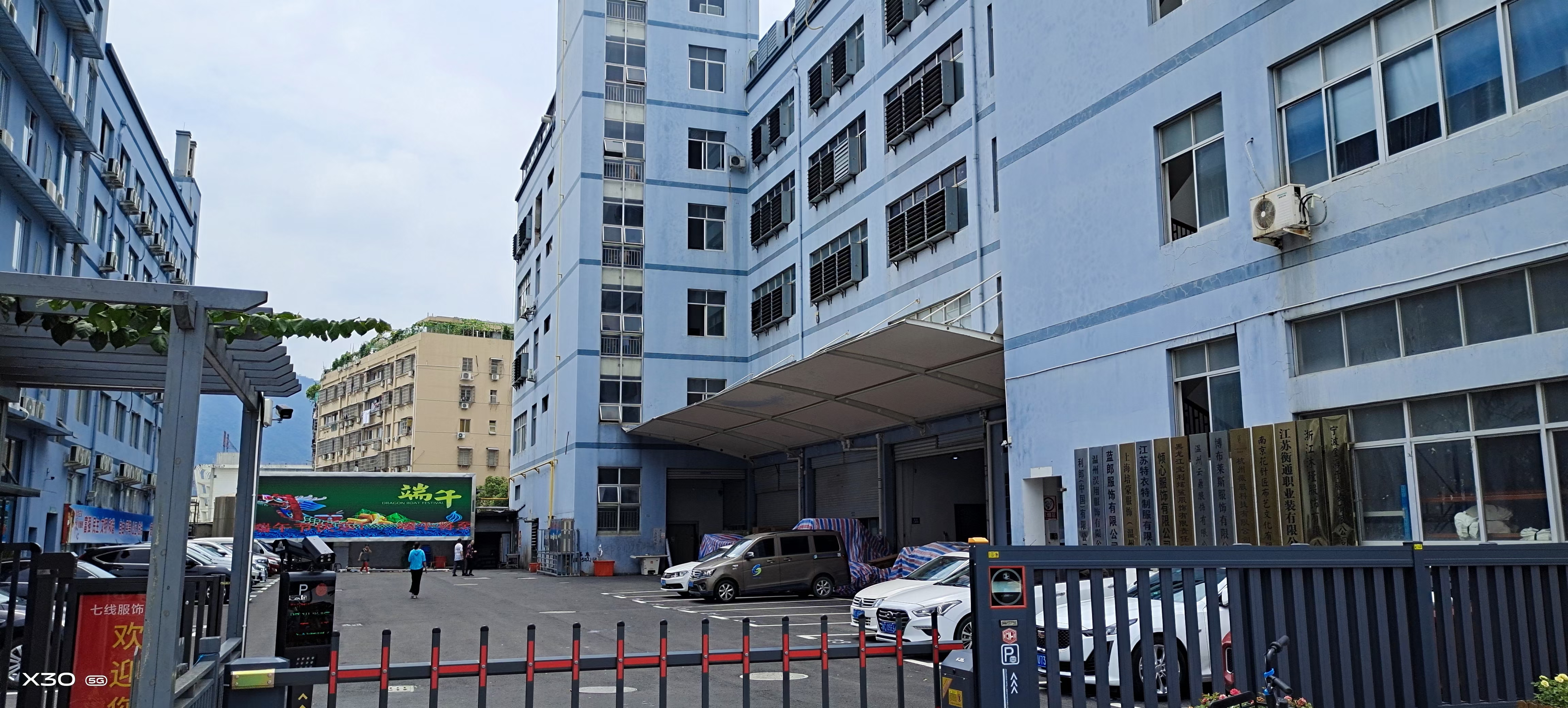 女士西裝搭配圖片：蘇州職業(yè)裝定制實用指南