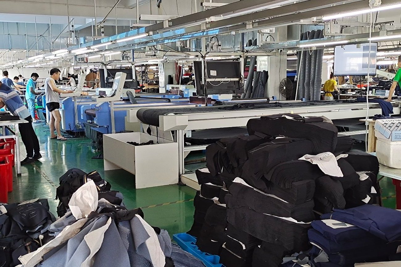 KEEPUTE in-house factory workshop, bulk production of custom workwear